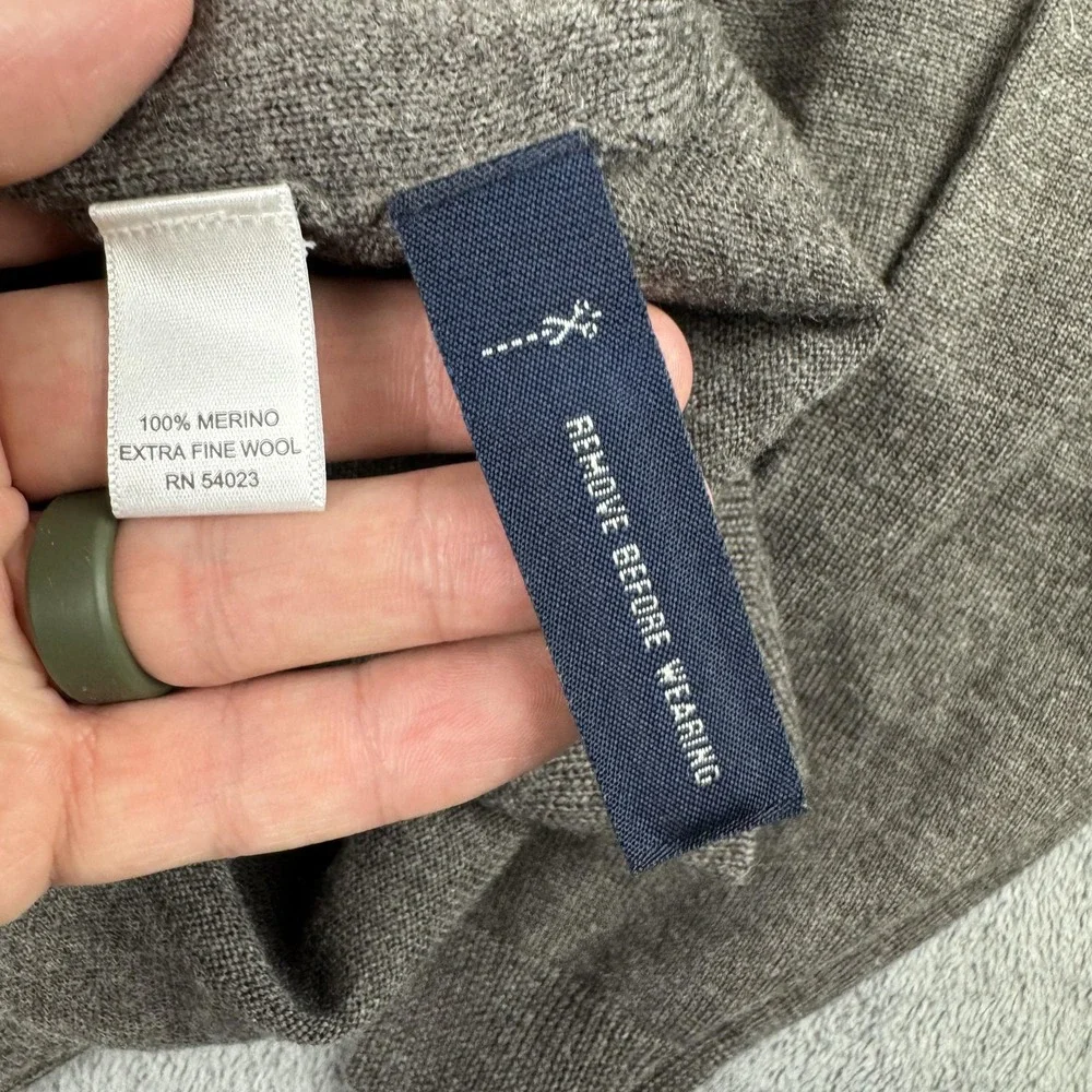 Banana Republic Sweater Mens Small‎ Gray 100% Merino Wool V Neck Argyle Pullover
